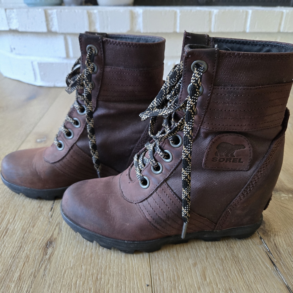 Sorel Women's Dark Brown Lace-Up Boots